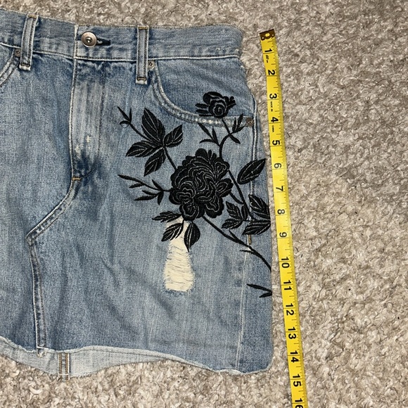 RAG & BONE WOMAN EMBROIDERED DISTRESSED DENIM MINI SKIRT LIGHT DENIM - Picture 12 of 12